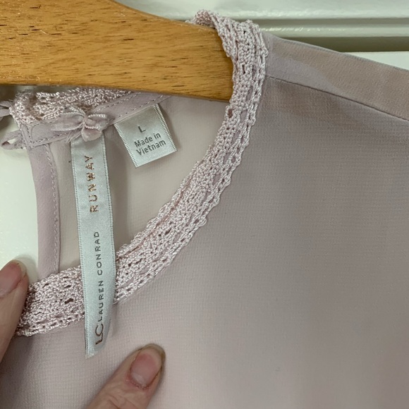 ❤️Lauren Conrad Blush Blouse Sheer Lace L - Picture 4 of 7